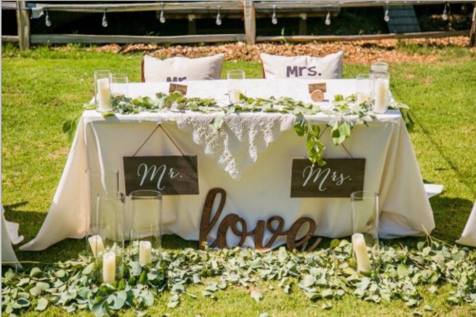 Sweetheart table setup