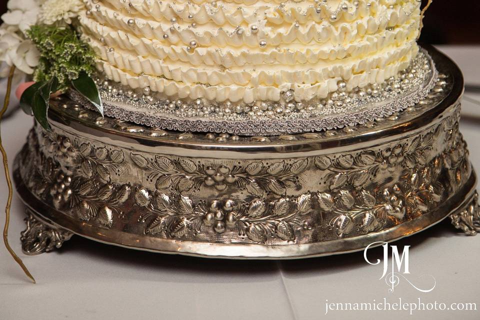 Silver Roses, Wedding Cake