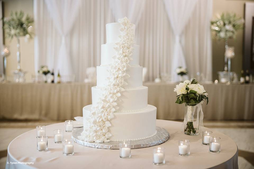 Custom Avanté Wedding Cake