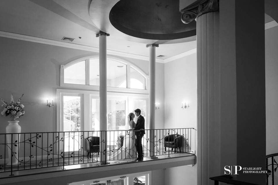 Corner Shot Atrium