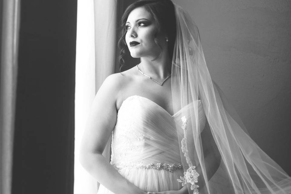 Poised bride - Studio 27 Photo + DJ Entertainment