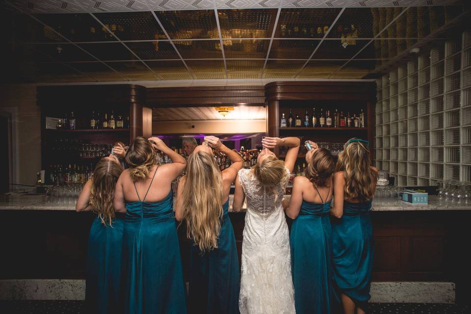 A toast in teal  - Studio 27 Photo + DJ Entertainment