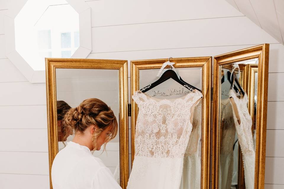 Bridal Suite trifold mirror