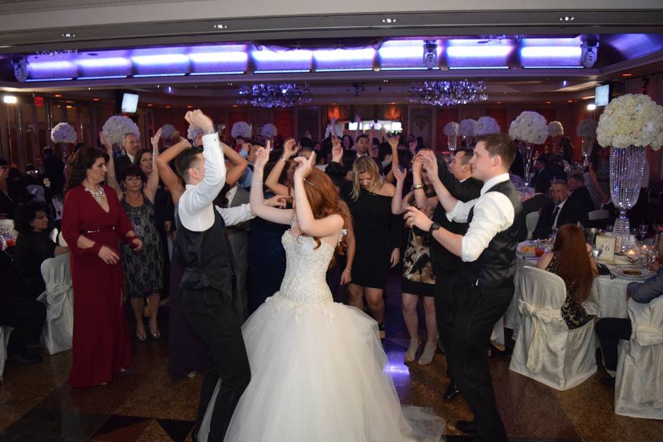 Couple with the guests dancing