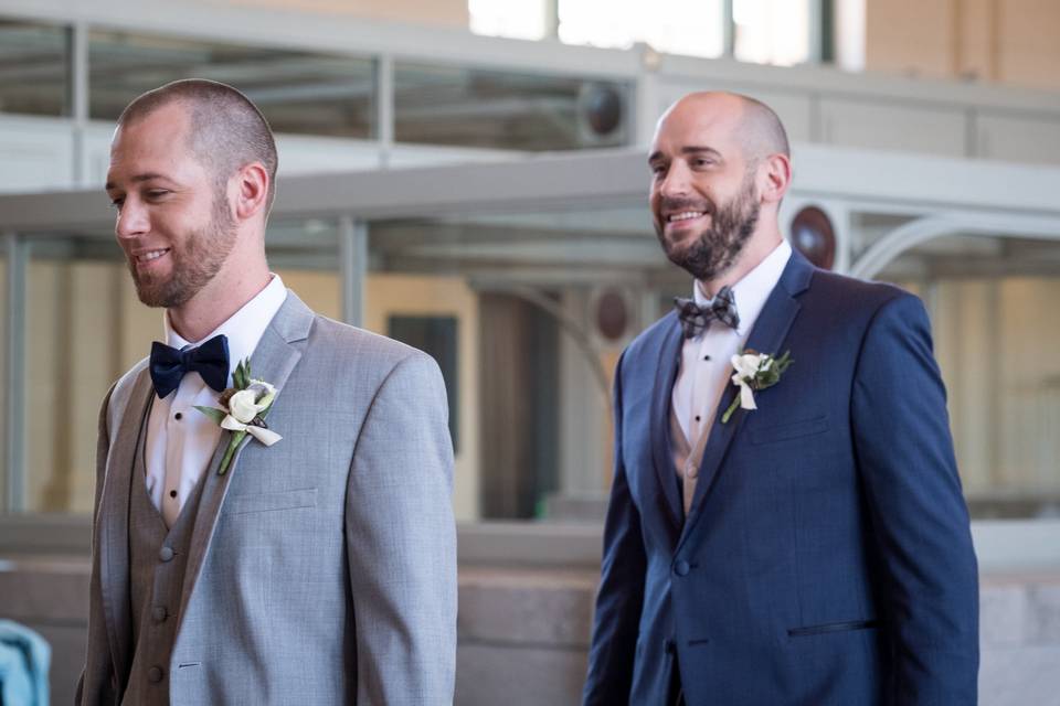 Newlyweds in classic wedding attire