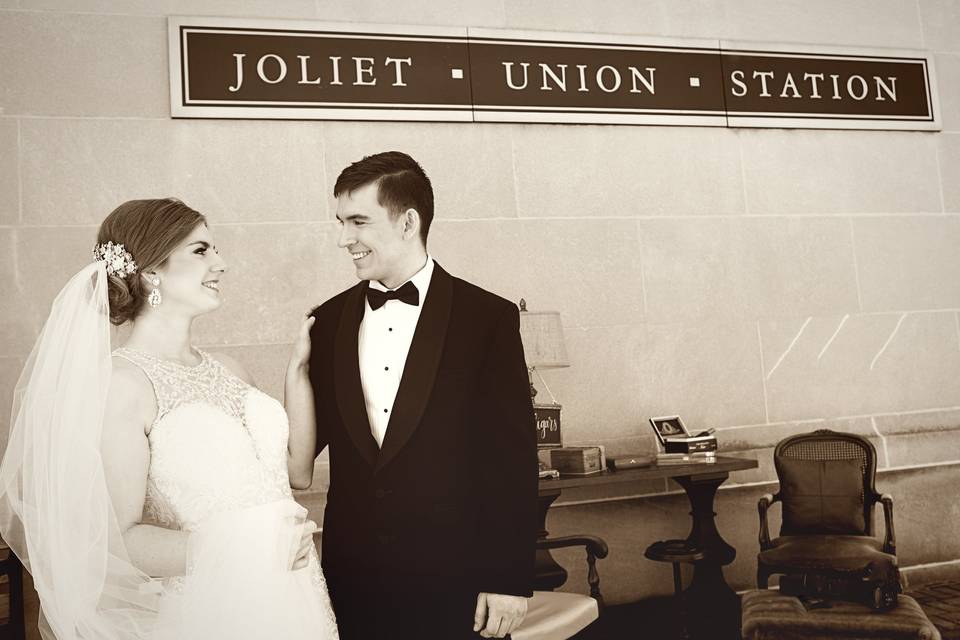 Newlyweds in classic wedding attire