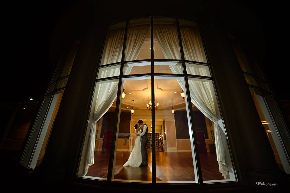 Looking into the Rotunda from outside