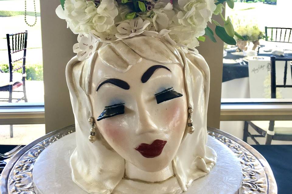 Vintage flower vase cake