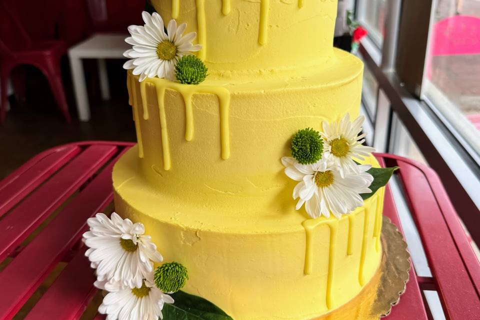 Lemon Frosting with Daisies