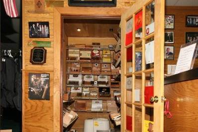 CIGAR HUMIDOR