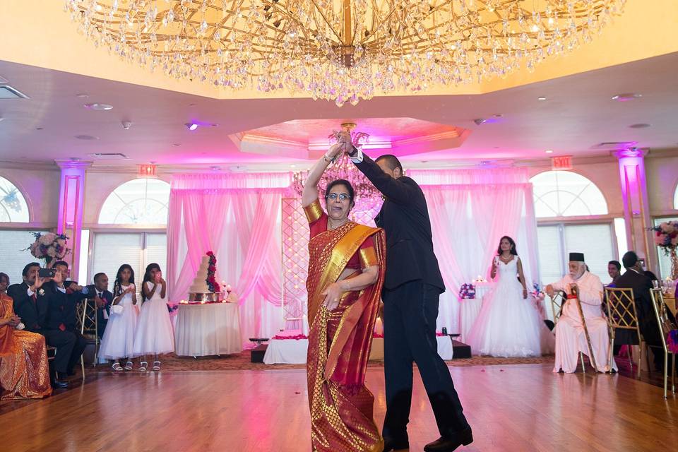 Groom/mother dance