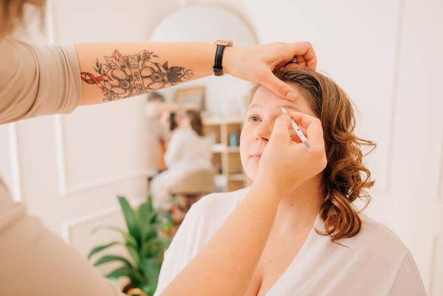Amy Hoerle Makeup Artist & Stylist