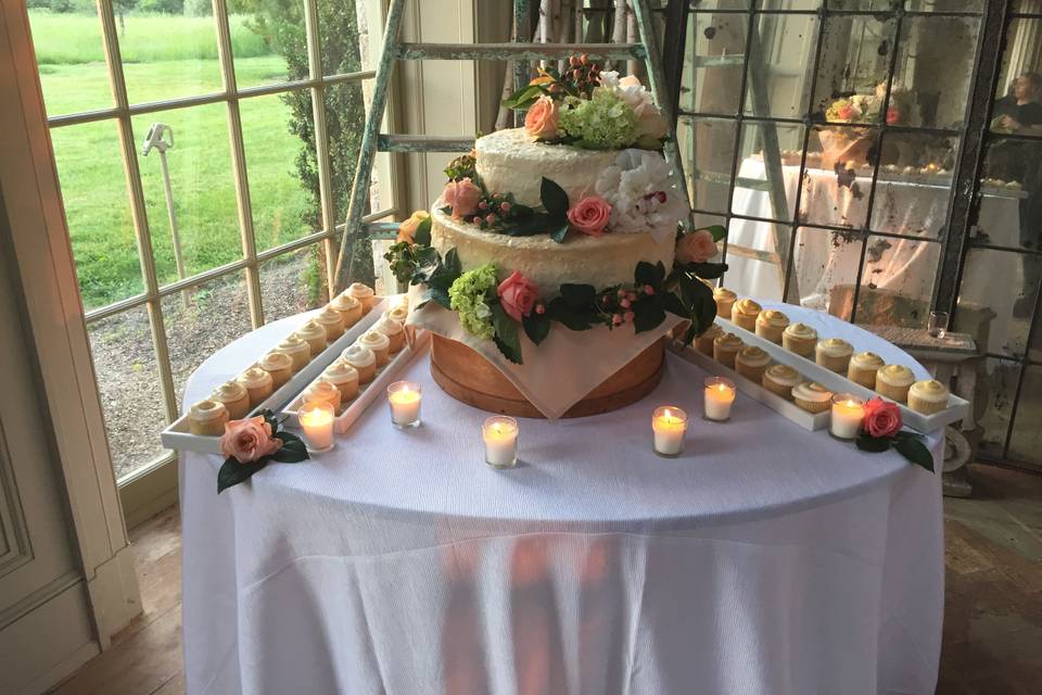 Cake and cupcake display