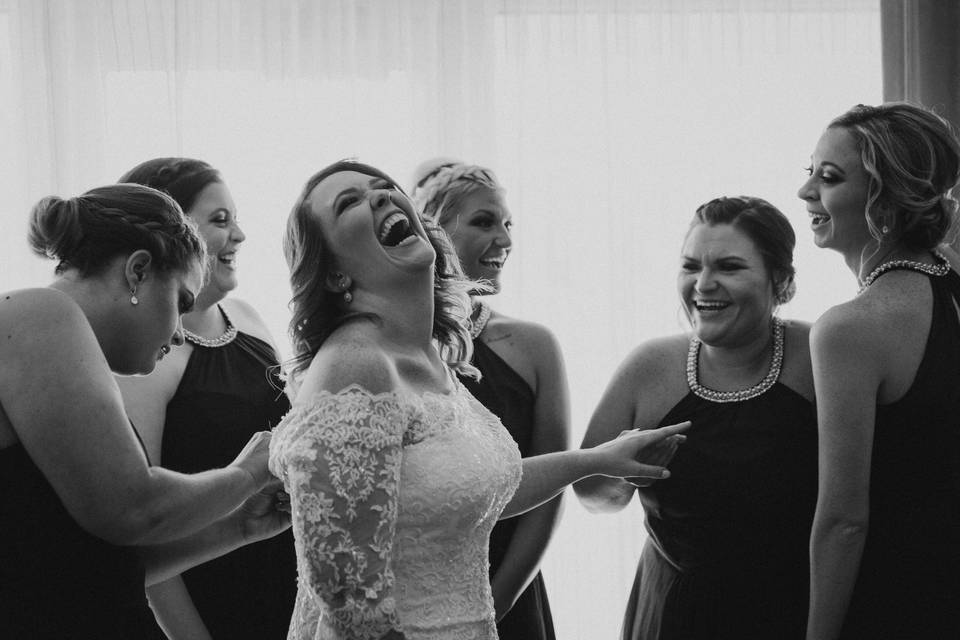 Sarah + her bridesmaids laugh