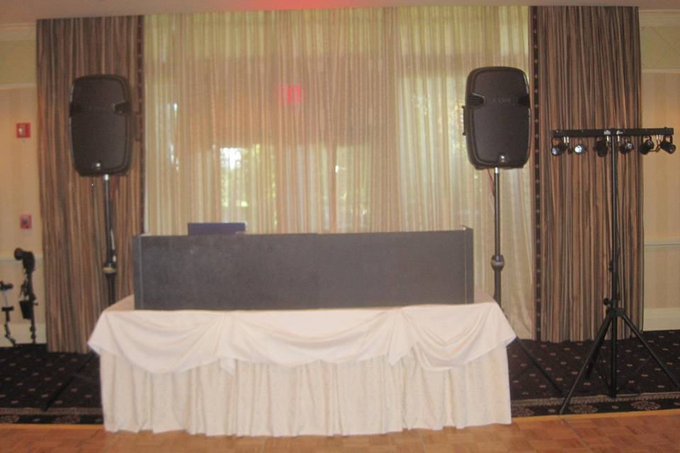 CoolCityEntertainment DJ & Uplighting Service