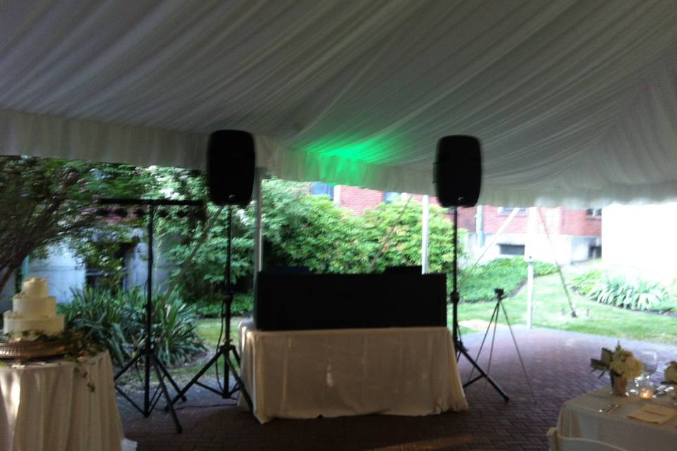 CoolCityEntertainment DJ & Uplighting Service