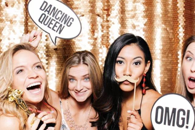 Girls, act natural! Girls: