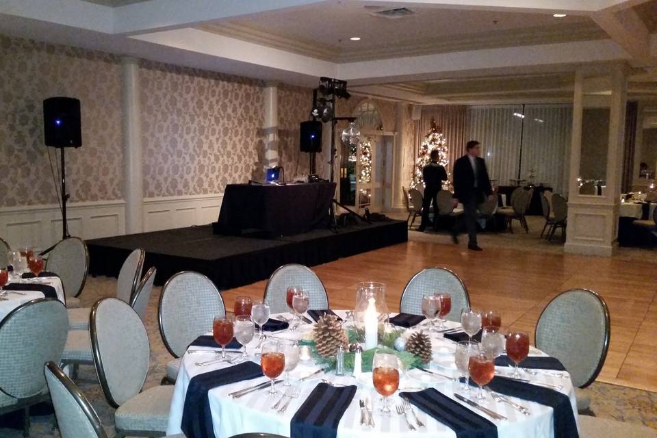 Reception area with the DJ's booth