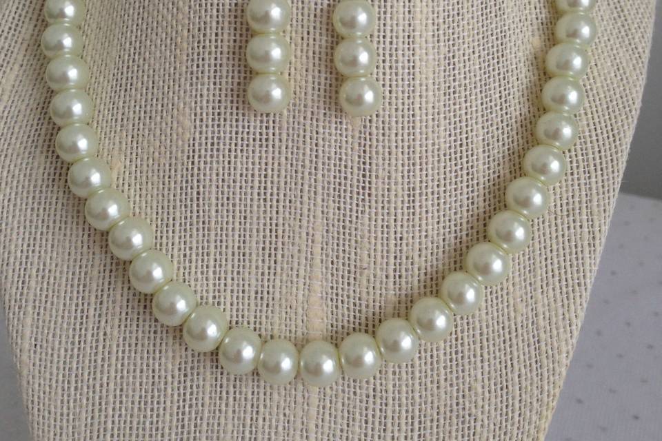 Ivory Cream Pearl Necklace & Earring Set