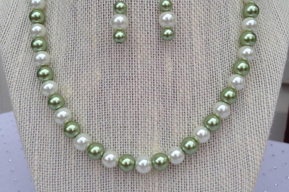 Olive Green and White Pearl Necklace Set