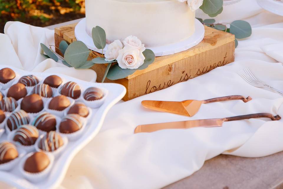 RUSTIC WEDDING CAKE