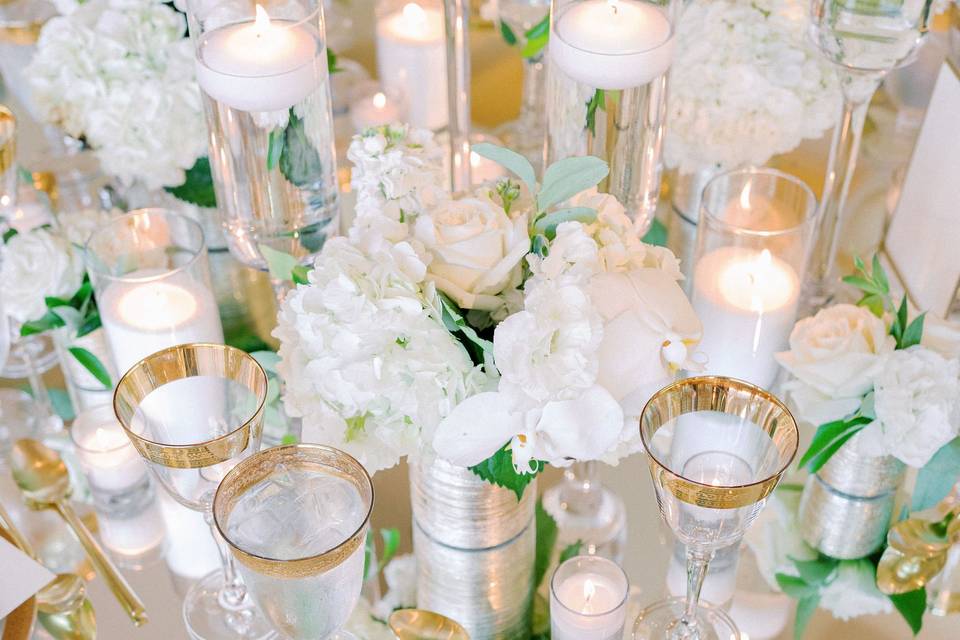 GOLD ACCENTS TABLE SETTING