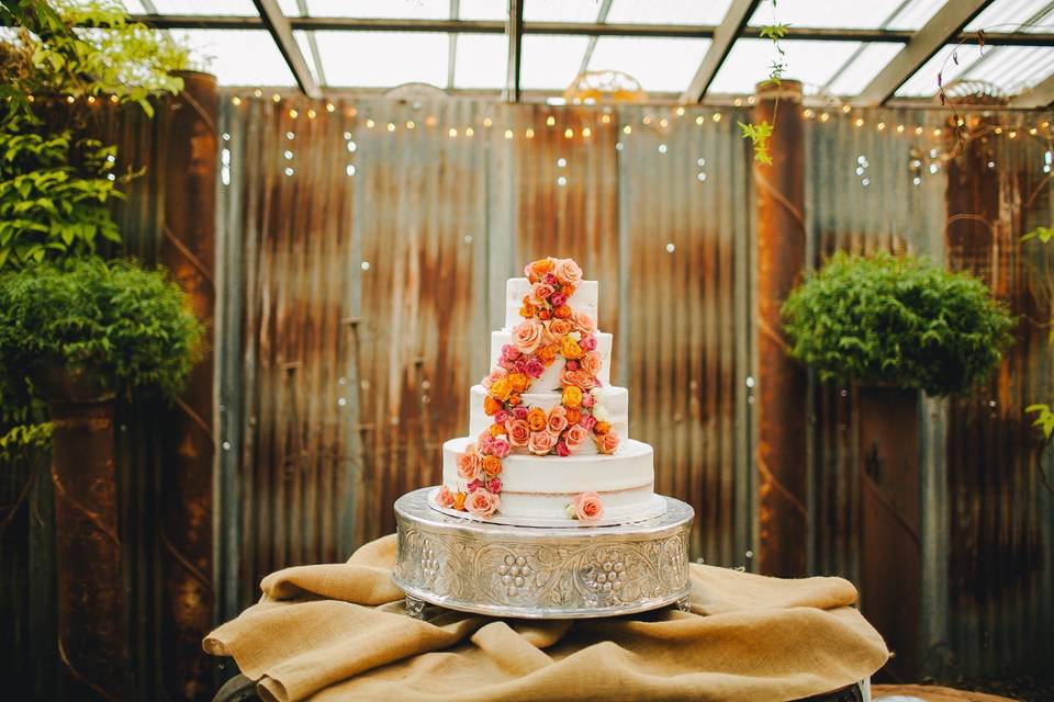 Rustic style cake setup