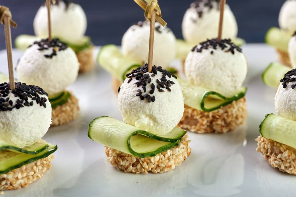 Lebneh cucumber bites