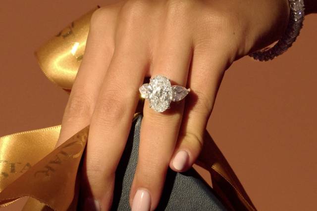 Oval Cut Engagement Ring
