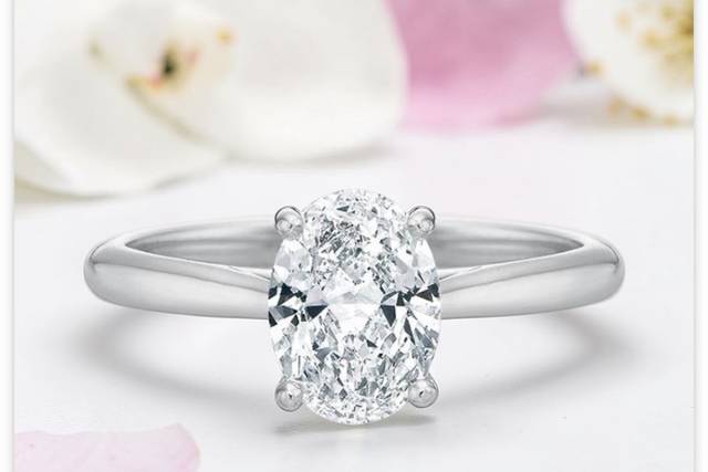 Oval Cut Engagement Ring