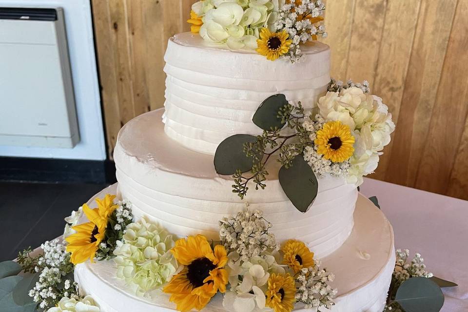 A sunny wedding cake