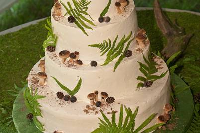 Palm leaf wedding cake