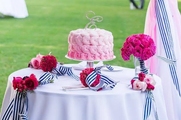 Rose piping cake