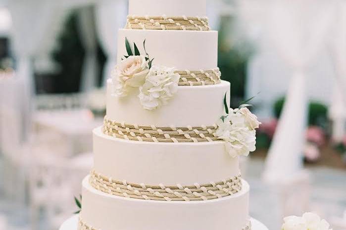 Simple wedding cake