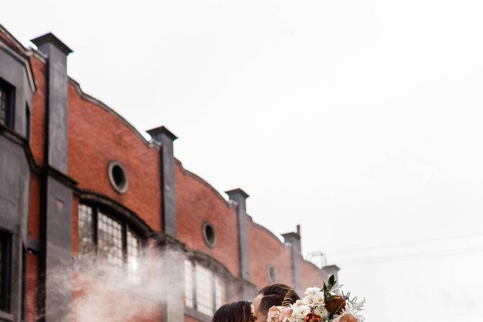 Cityscape wedding setting