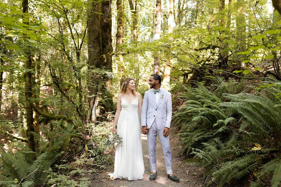 Elopement in the forest