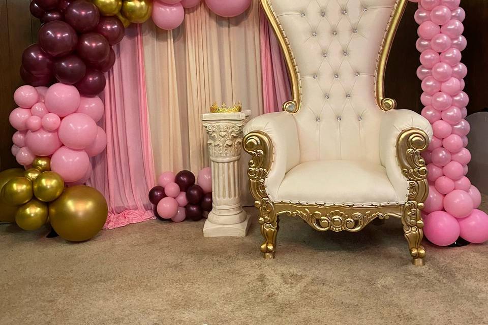 Balloon garland & Throne