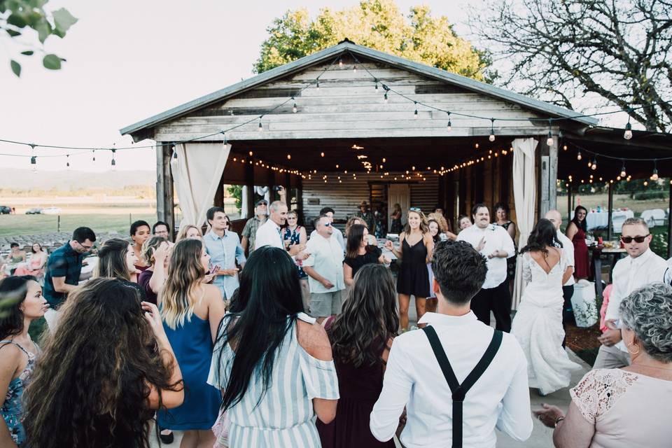 Outdoor reception | Photo by: SIlver Fox Captures