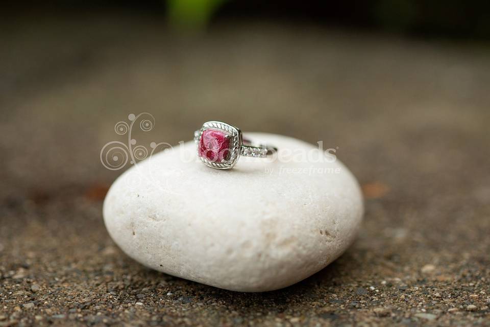 Ring with flower petal inlay