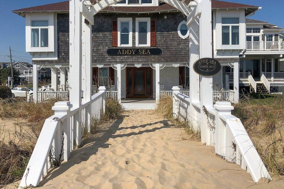 Addy Sea Historic Oceanfront Inn