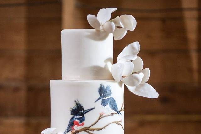 White wedding cake with birds