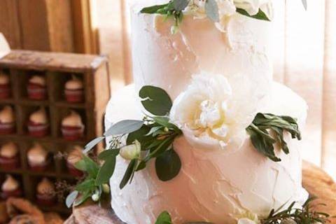 Wedding cake with leaves