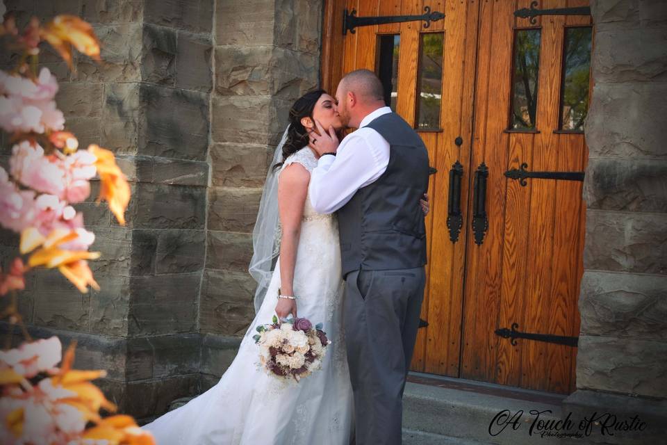 Mr & Mrs kiss