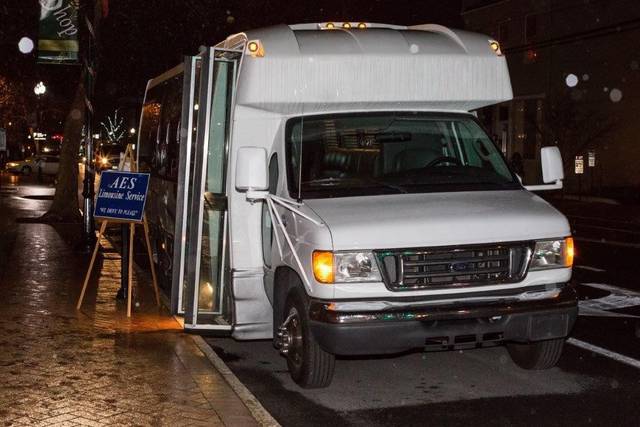 AES  Limousine 18 Guest Limousine Coach
