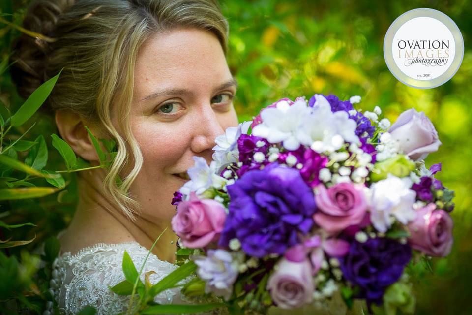 Bride with purple tone bouquet