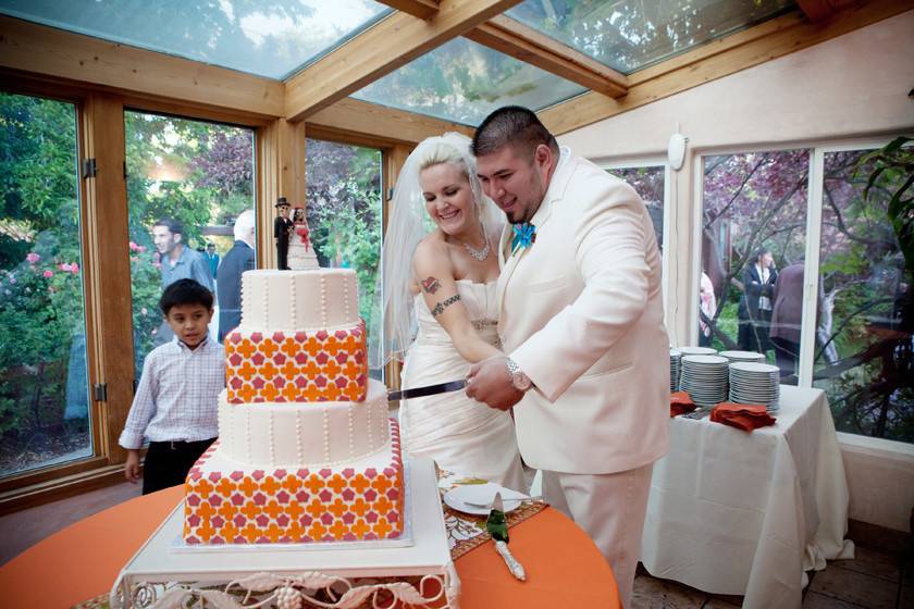 Slicing the wedding cake