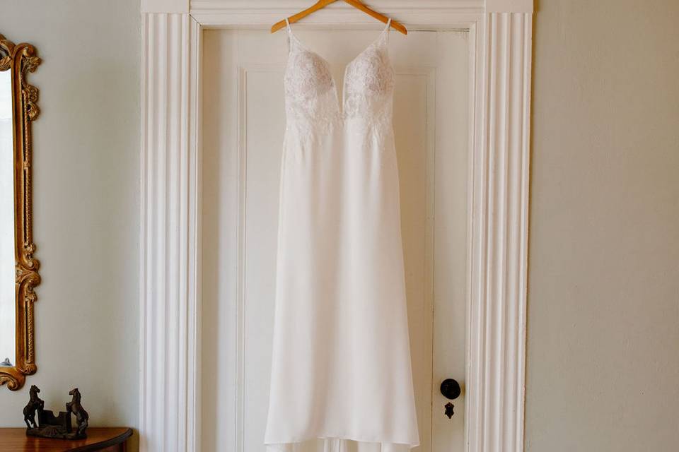 WEDDING DRESS