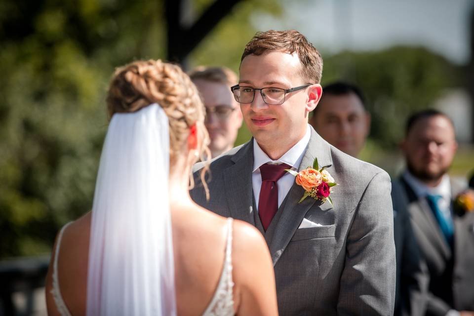 Brides hair wit veil