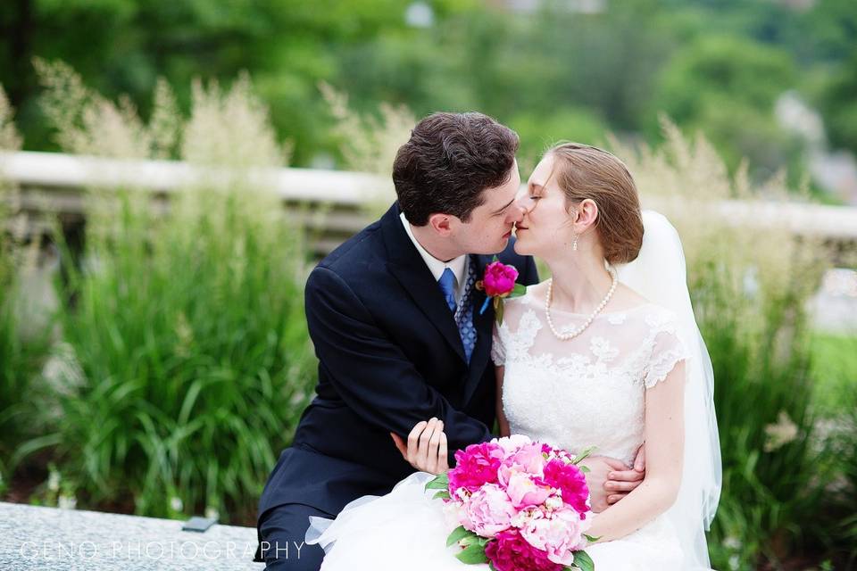 A kiss at the old capitol