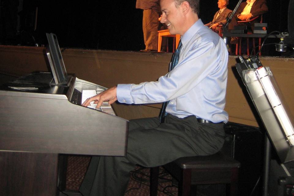 Noam Eisen - Wedding Pianist, Singer